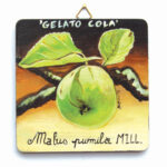 Wooden artwork featuring the Gelato Cola Etna apple – 12 cm