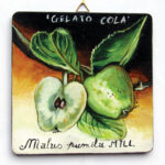 Wooden artwork featuring the Gelato Cola Etna apple – 15 cm